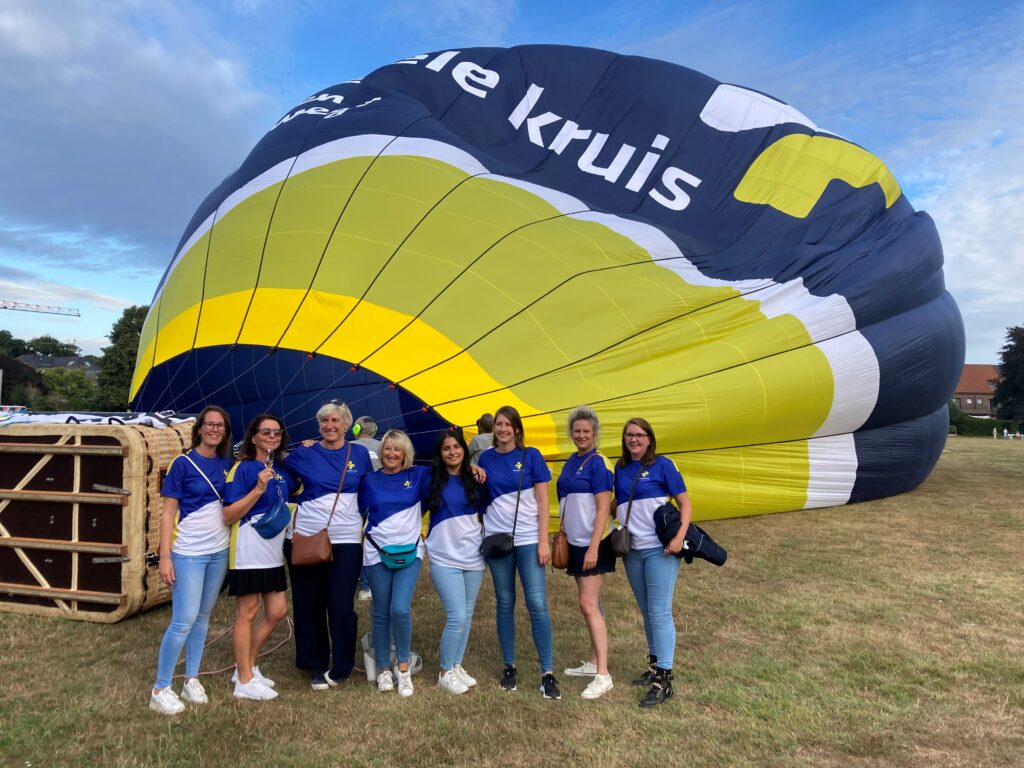 Wit-Gele Kruis luchtballon