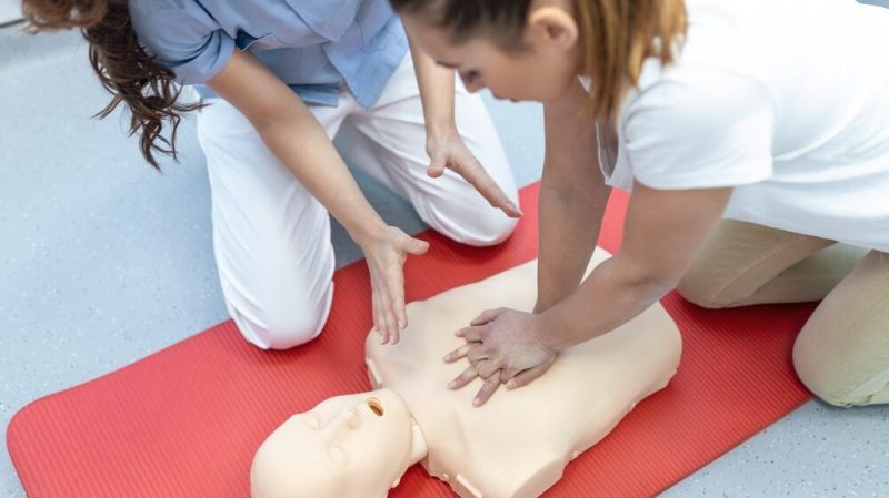 Demonstrating,Cpr,(cardiopulmonary,Resuscitation),Training,Medical,Procedure,On,Cpr,Doll